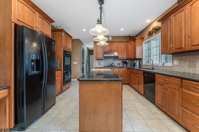 7 General Morgan Lane, Lebanon Twp., NJ 08826