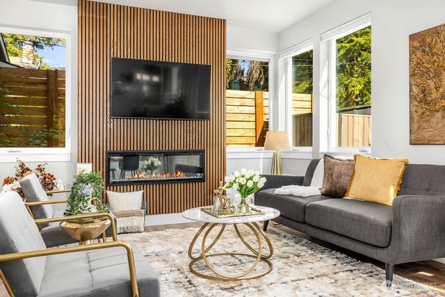 4326 A SW Mills Street, Seattle, WA 98136