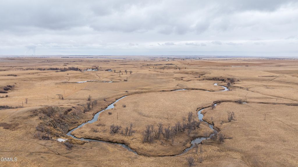 1402 57th Avenue SW, Beulah, ND 58523