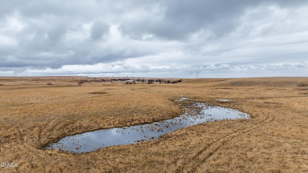 1402 57th Avenue SW, Beulah, ND 58523 photo 136