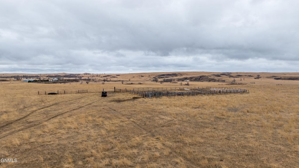 1402 57th Avenue SW, Beulah, ND 58523 photo 138