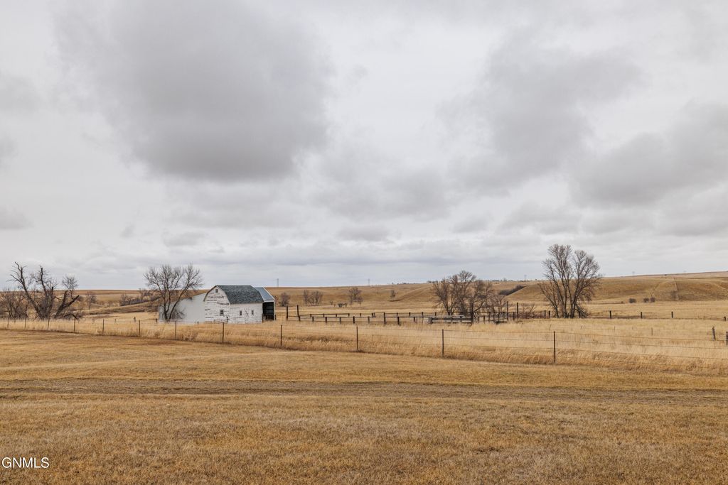1402 57th Avenue SW, Beulah, ND 58523 photo 15