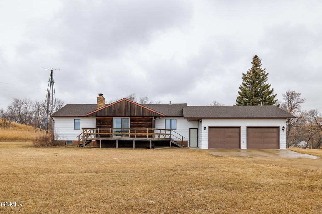 1402 57th Avenue SW, Beulah, ND 58523 photo 2