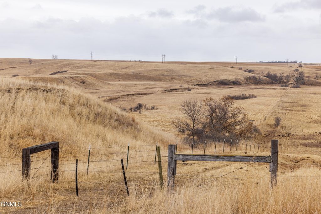 1402 57th Avenue SW, Beulah, ND 58523 photo 22