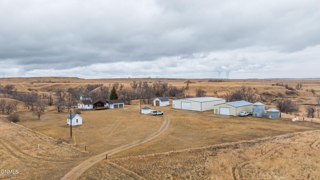 1402 57th Avenue SW, Beulah, ND 58523 photo 3