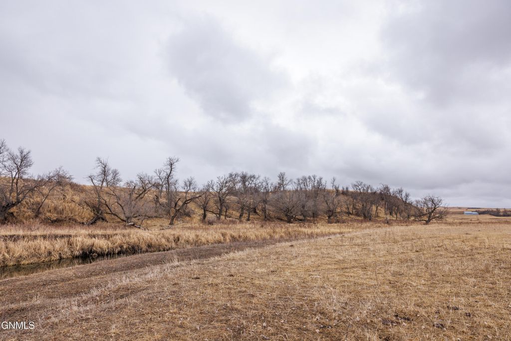 1402 57th Avenue SW, Beulah, ND 58523 photo 37