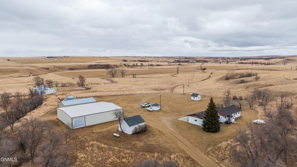 1402 57th Avenue SW, Beulah, ND 58523 photo 4