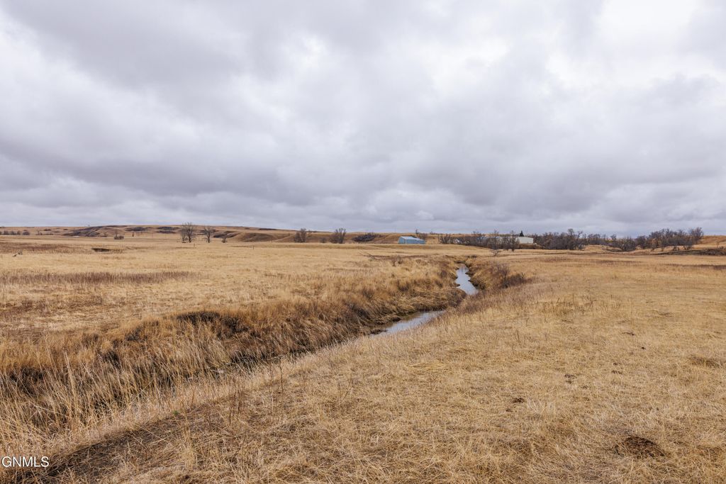 1402 57th Avenue SW, Beulah, ND 58523 photo 49