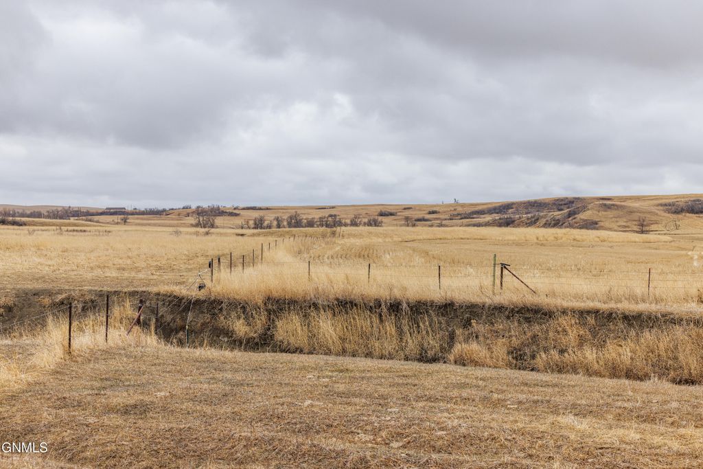 1402 57th Avenue SW, Beulah, ND 58523 photo 71