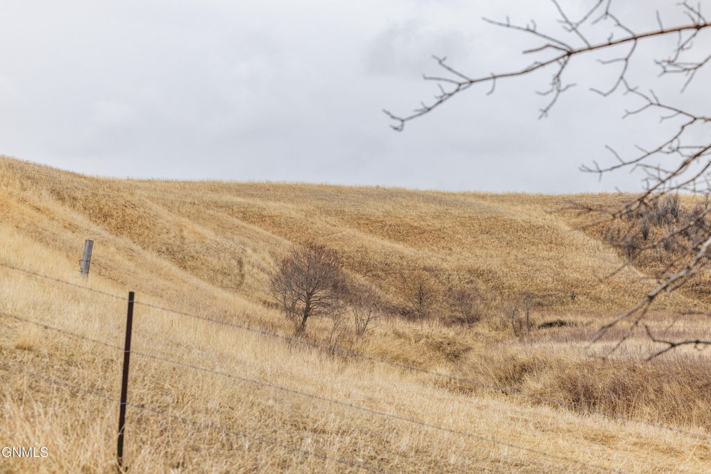1402 57th Avenue SW, Beulah, ND 58523 photo 74
