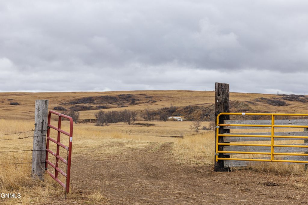 1402 57th Avenue SW, Beulah, ND 58523 photo 79