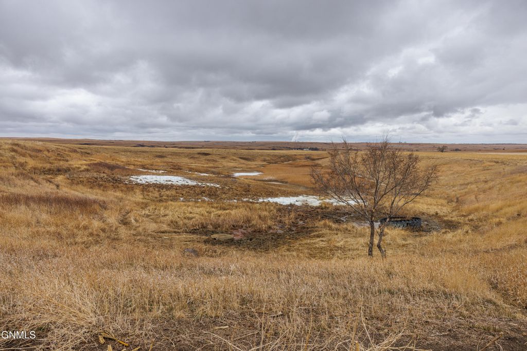 1402 57th Avenue SW, Beulah, ND 58523 photo 87