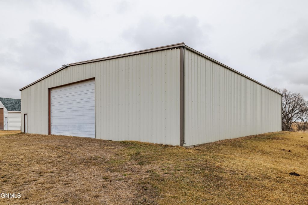 1402 57th Avenue SW, Beulah, ND 58523 photo 9