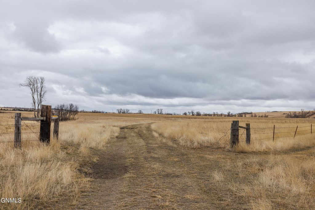 1402 57th Avenue SW, Beulah, ND 58523 photo 92