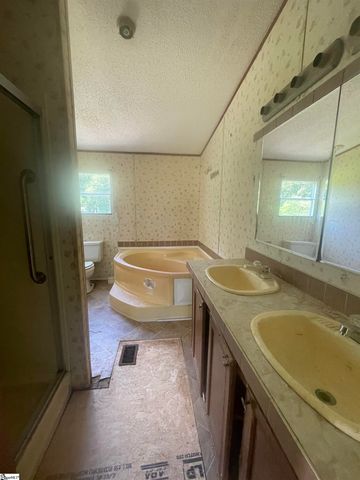 157 Foothills Trail, Gray Court, SC 29645