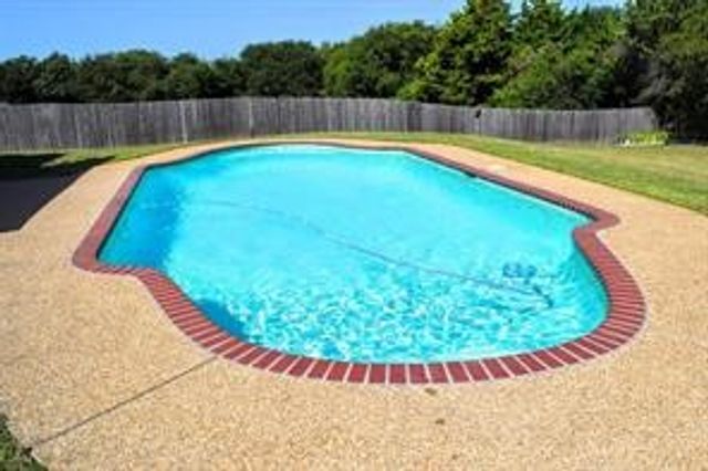 1321 Trophy Court W, Midlothian, TX 76065