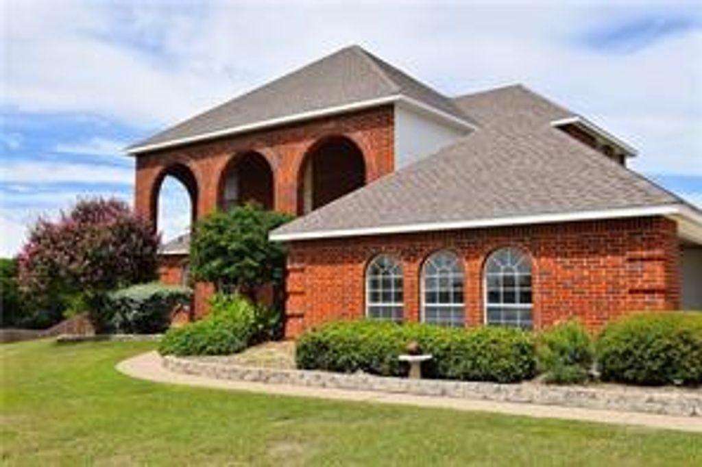 1321 Trophy Court W, Midlothian, TX 76065
