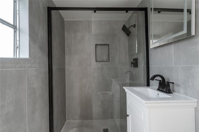 4041 NE 15th Ter, Pompano Beach, FL 33064