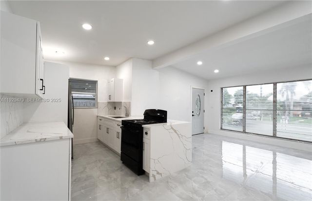 4041 NE 15th Ter, Pompano Beach, FL 33064