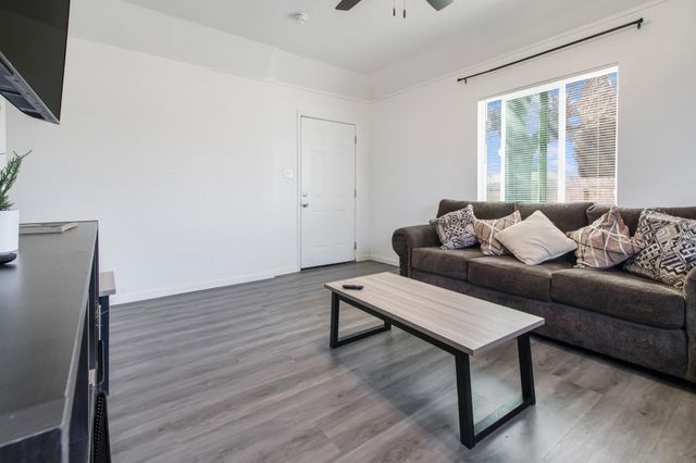 1682 E Foster Drive, Tulare, CA 93274