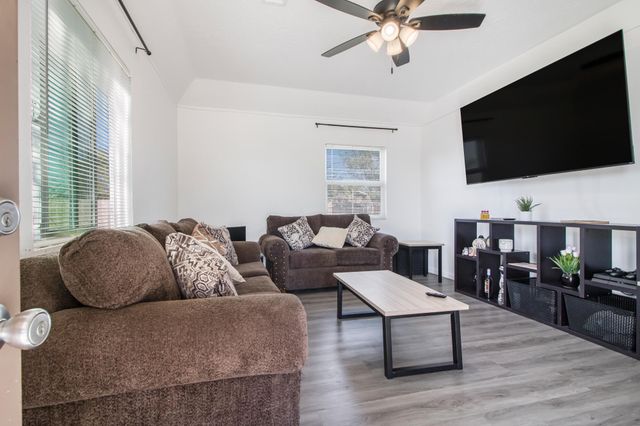 1682 E Foster Drive, Tulare, CA 93274