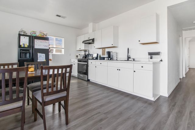 1682 E Foster Drive, Tulare, CA 93274