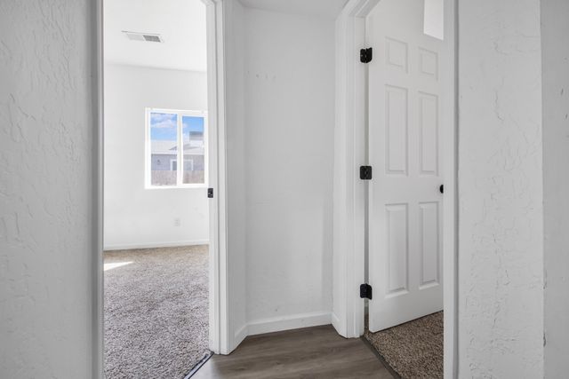 1682 E Foster Drive, Tulare, CA 93274