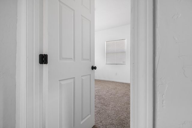 1682 E Foster Drive, Tulare, CA 93274