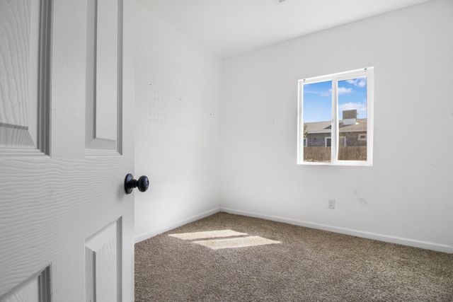 1682 E Foster Drive, Tulare, CA 93274