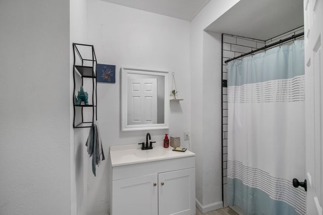 1682 E Foster Drive, Tulare, CA 93274