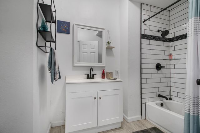 1682 E Foster Drive, Tulare, CA 93274