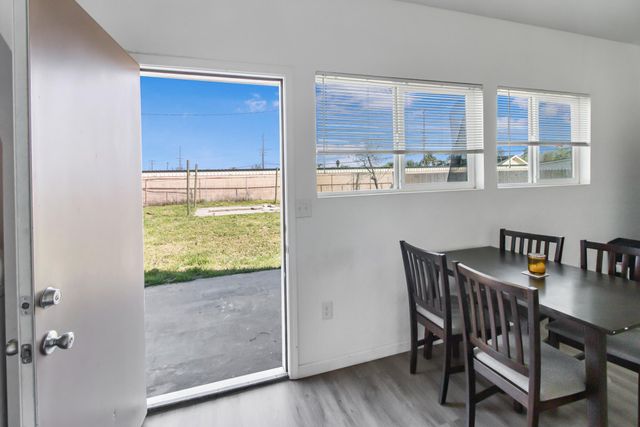 1682 E Foster Drive, Tulare, CA 93274