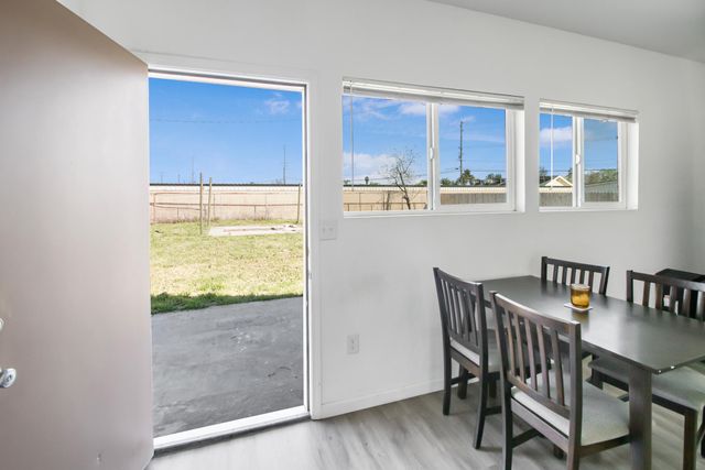 1682 E Foster Drive, Tulare, CA 93274