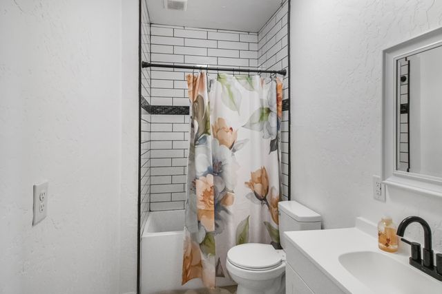 1682 E Foster Drive, Tulare, CA 93274