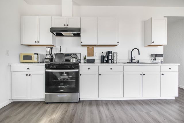 1682 E Foster Drive, Tulare, CA 93274