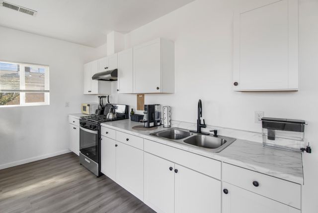 1682 E Foster Drive, Tulare, CA 93274