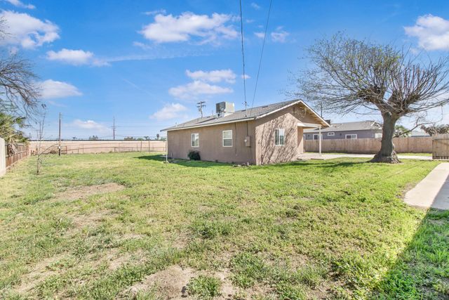 1682 E Foster Drive, Tulare, CA 93274