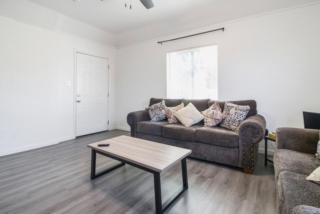 1682 E Foster Drive, Tulare, CA 93274