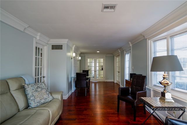 6 Tryon Avenue, East Providence, RI 02916