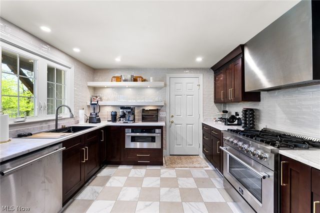 830 Blueberry Hill Drive, Canfield, OH 44406