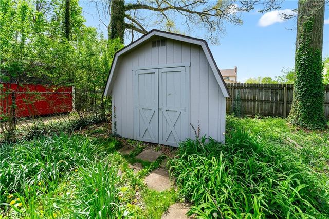 830 Blueberry Hill Drive, Canfield, OH 44406
