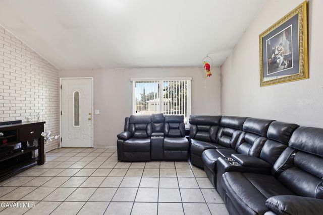 2324 W Avenue K15, Lancaster, CA 93536