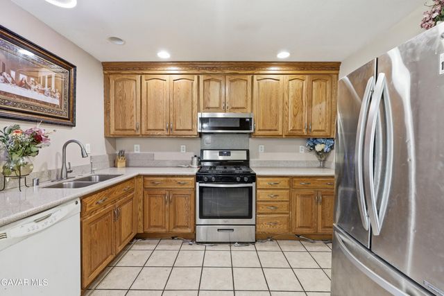 2324 W Avenue K15, Lancaster, CA 93536