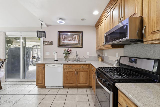 2324 W Avenue K15, Lancaster, CA 93536