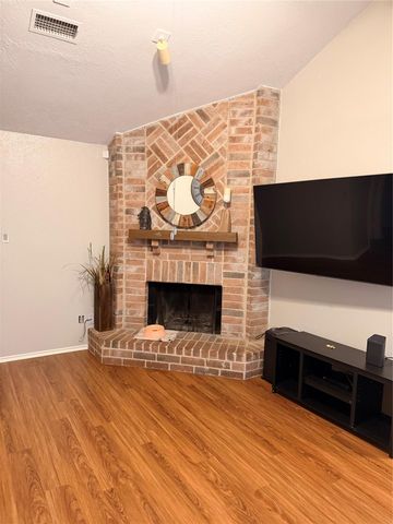 8010 Western Trail Drive, Houston, TX 77040