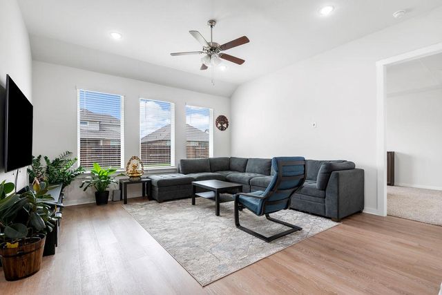 1813 Crow Hop VW, Leander, TX 78641