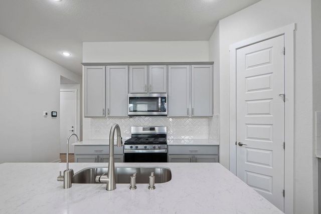 1813 Crow Hop VW, Leander, TX 78641