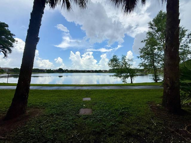 5065 Wiles Road 105, Coconut Creek, FL 33073