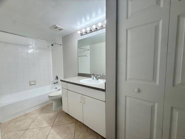 5065 Wiles Road 105, Coconut Creek, FL 33073