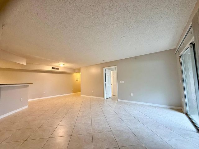 5065 Wiles Road 105, Coconut Creek, FL 33073